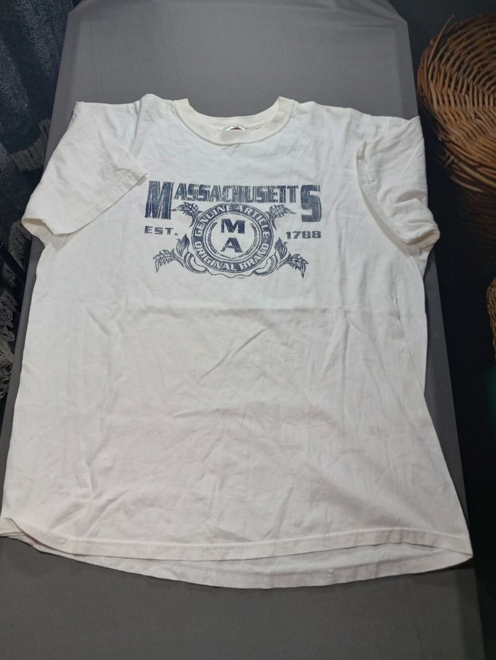 Massachusetts Distressed T Shirt Men's Size XL